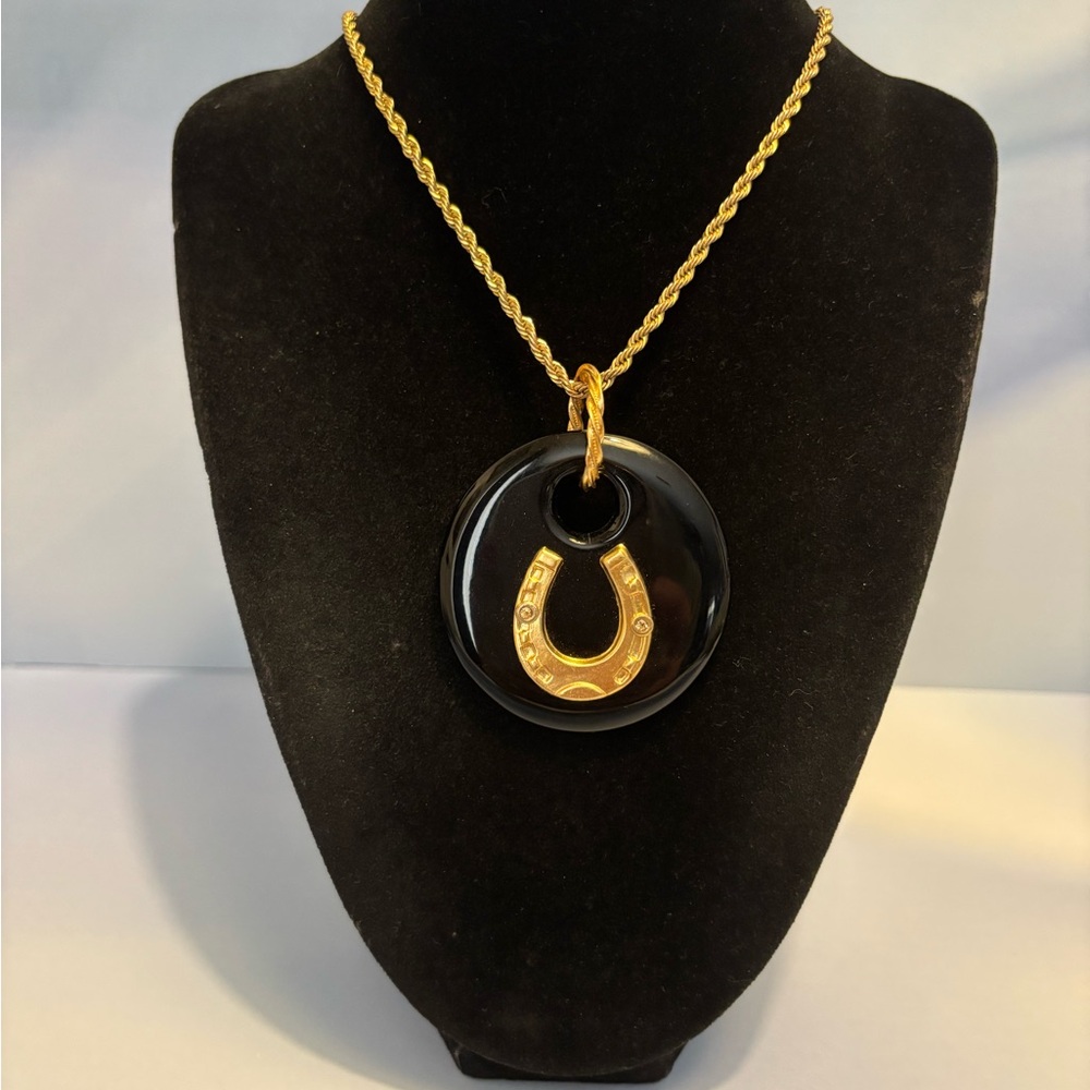 🌻Gold Tone Lucky Horseshoe Acrylic Disk Pendant Toggle Necklace 24”